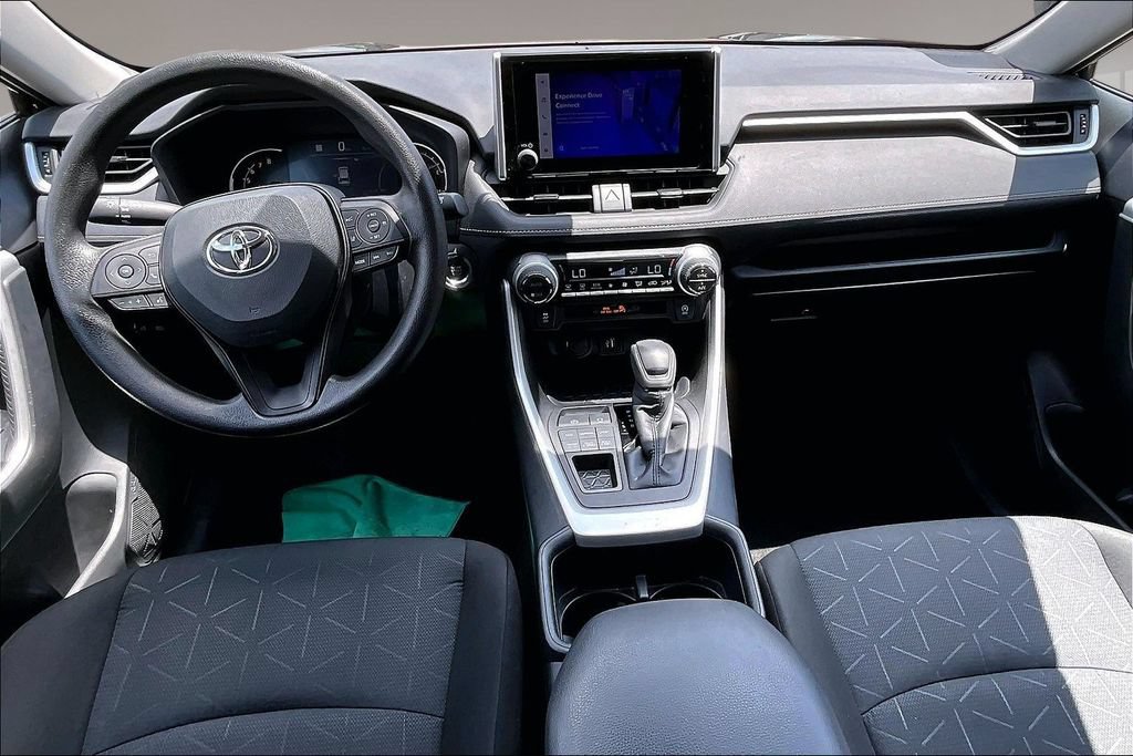 Used 2025 Toyota RAV4 XLE AWD/4WD image 15