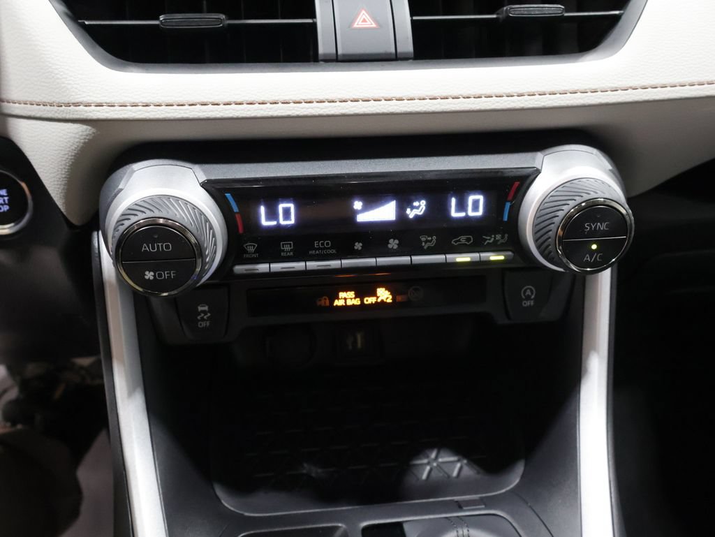 Used 2025 Toyota RAV4 XLE AWD/4WD image 28