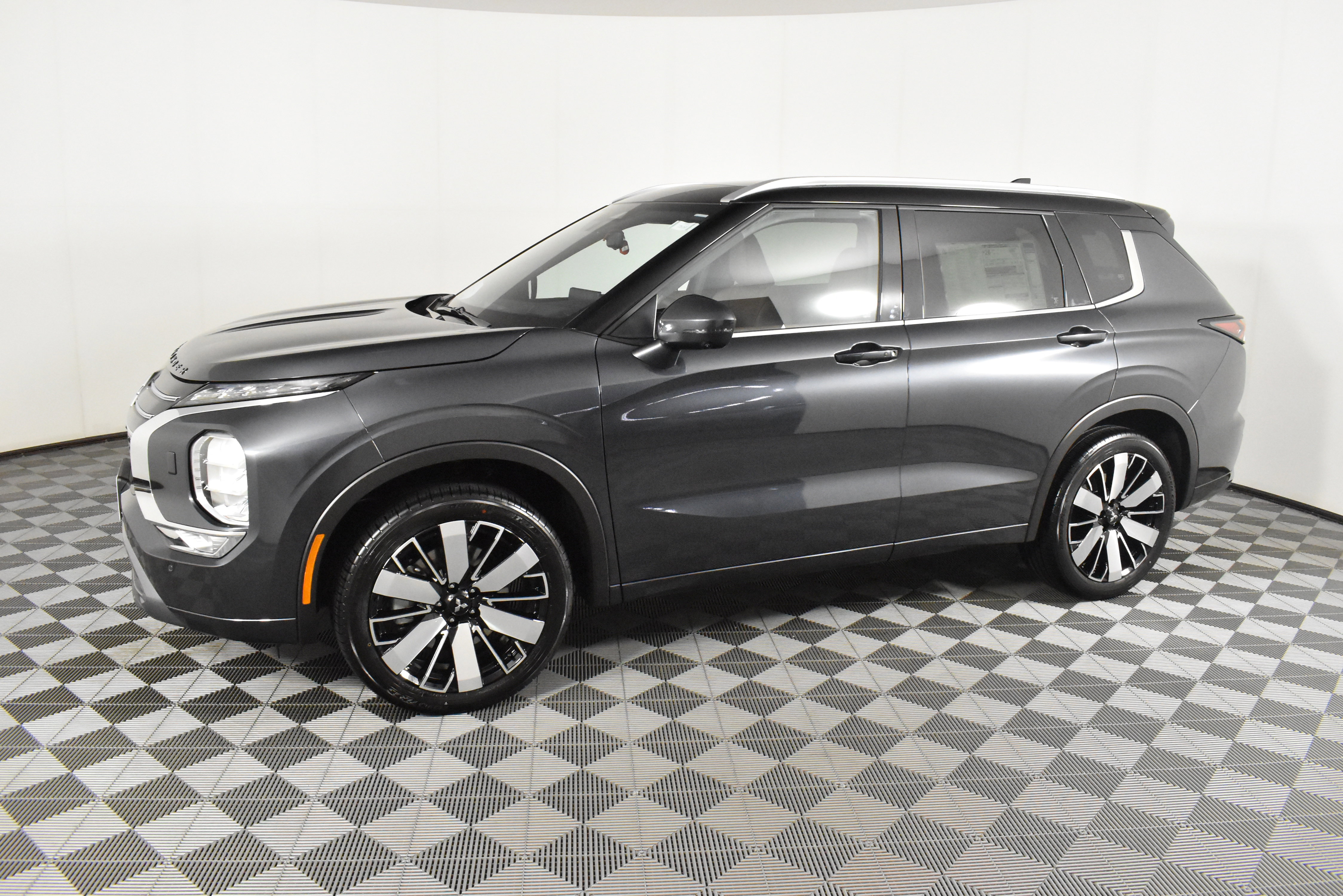 New 2025 Mitsubishi Outlander SEL image 9