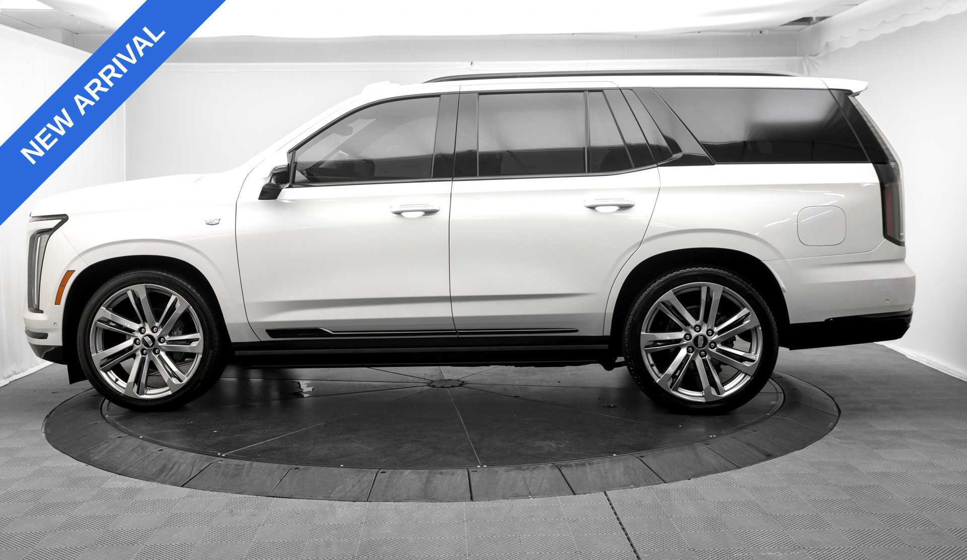 Used 2025 Cadillac Escalade Sport Platinum w/ LPO, Floor Liner Package AWD/4WD image 5