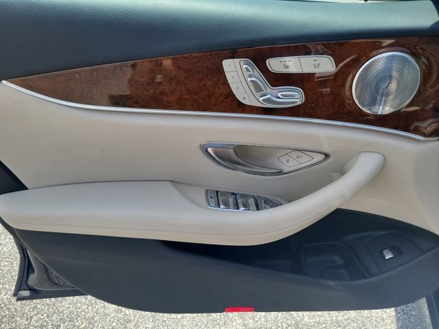 Used 2019 Mercedes-Benz E 300 4MATIC image 8