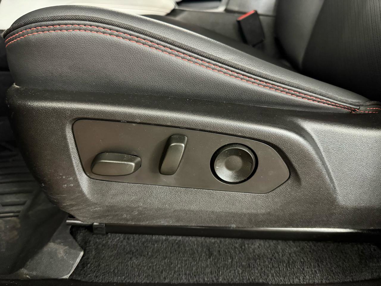 Used 2024 GMC Canyon AT4X w/ AT4X AEV Edition image 17