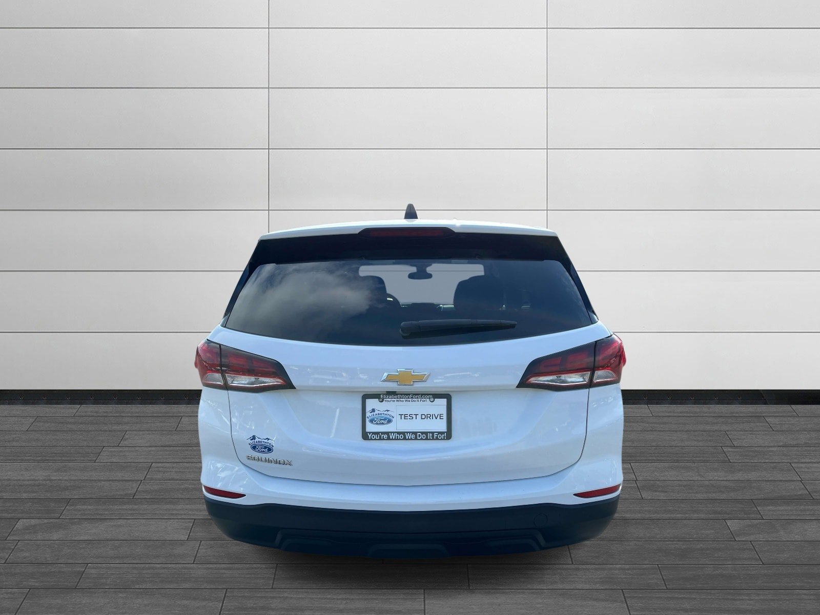 Used 2023 Chevrolet Equinox LS w/ LS Convenience Package FWD image 4
