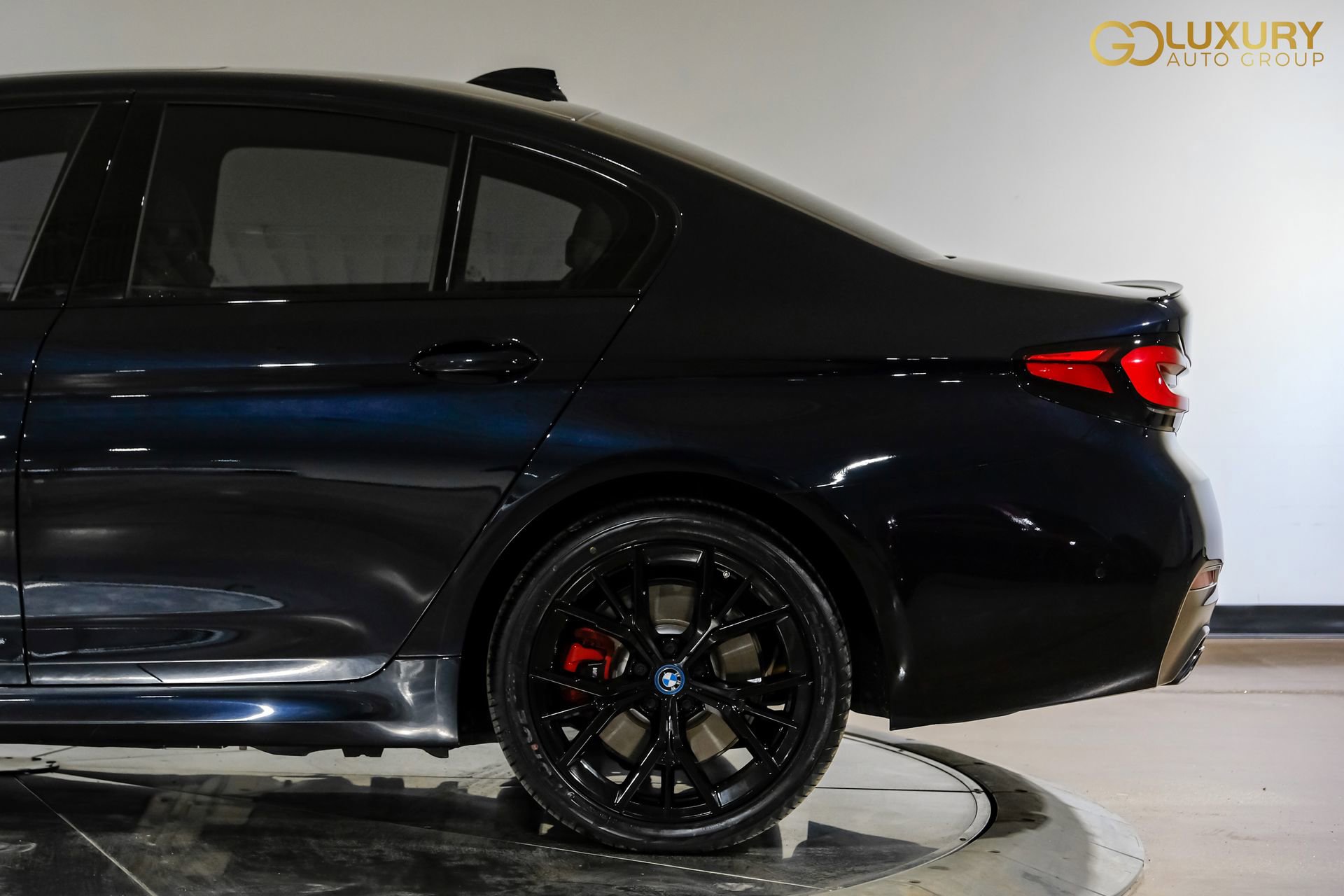 Used 2023 BMW 530e w/ M Sport Package image 15