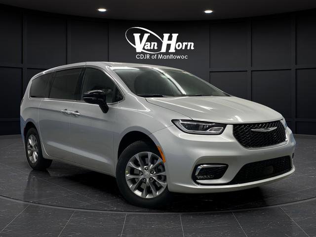 New 2026 Chrysler Pacifica Limited w/ Trailer Tow Group image 1