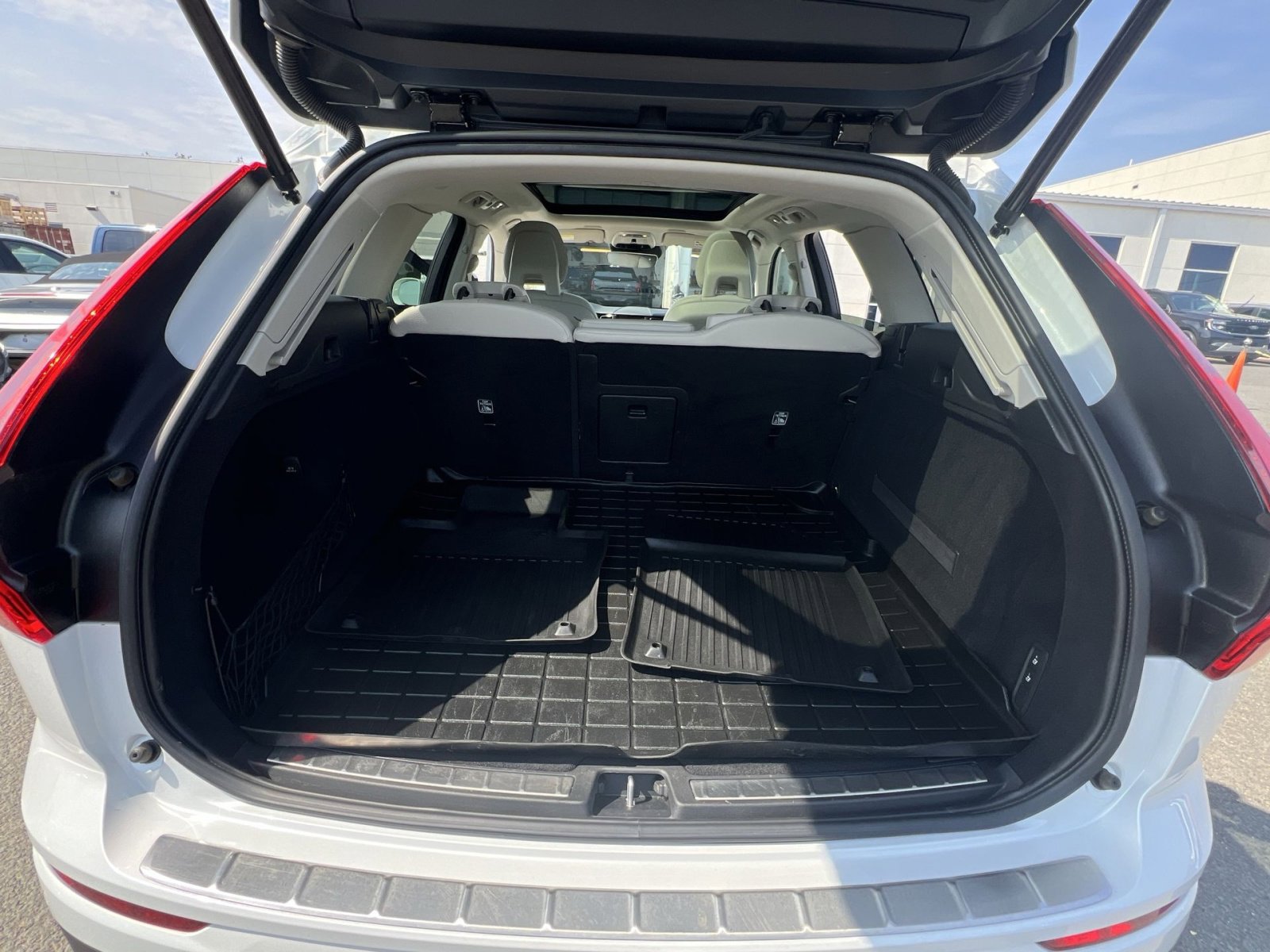 Used 2018 Volvo XC60 T6 Momentum image 26