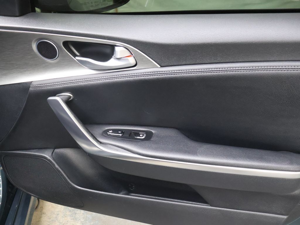 Used 2022 Kia Stinger GT1 RWD image 11
