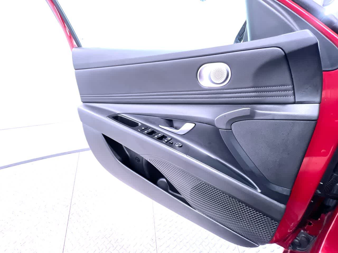 Used 2025 Hyundai Elantra SEL FWD image 34