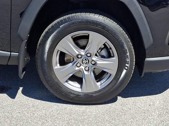 Used 2024 Toyota RAV4 LE AWD/4WD image 10