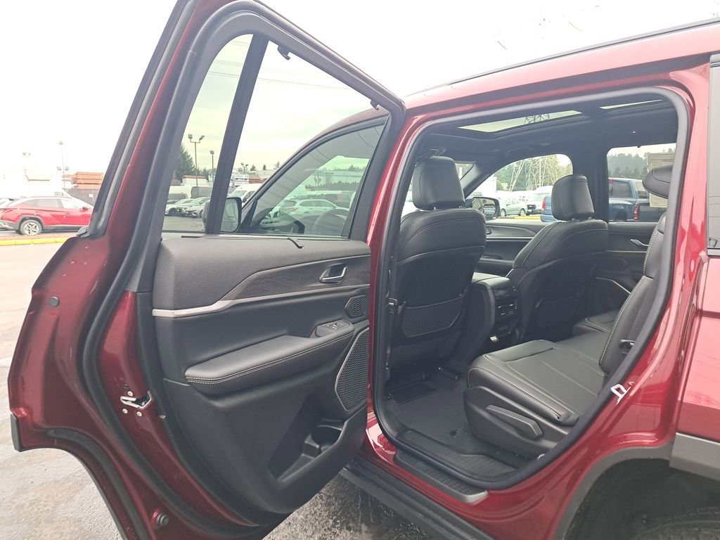 New 2025 Jeep Grand Cherokee L Limited w/ Luxury Tech Group II image 12