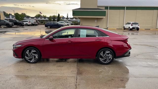 Used 2025 Hyundai Elantra Limited FWD image 5