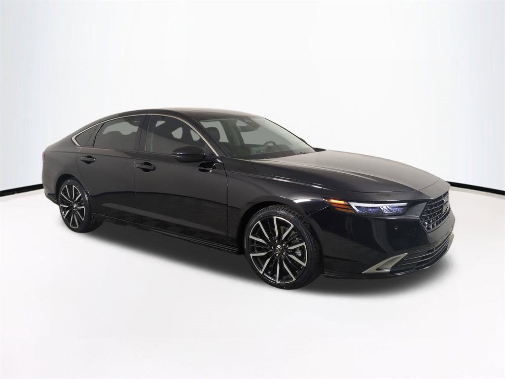 Used 2023 Honda Accord Touring image 2