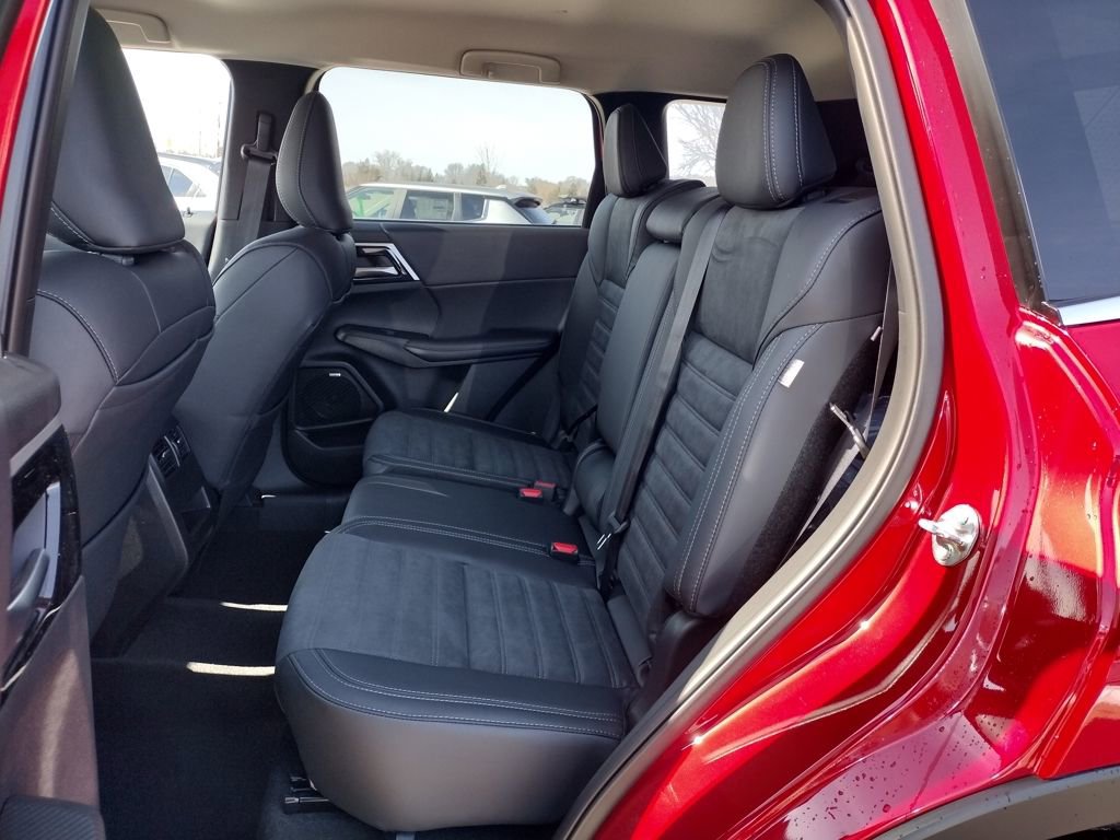 New 2026 Mitsubishi Outlander SE image 8