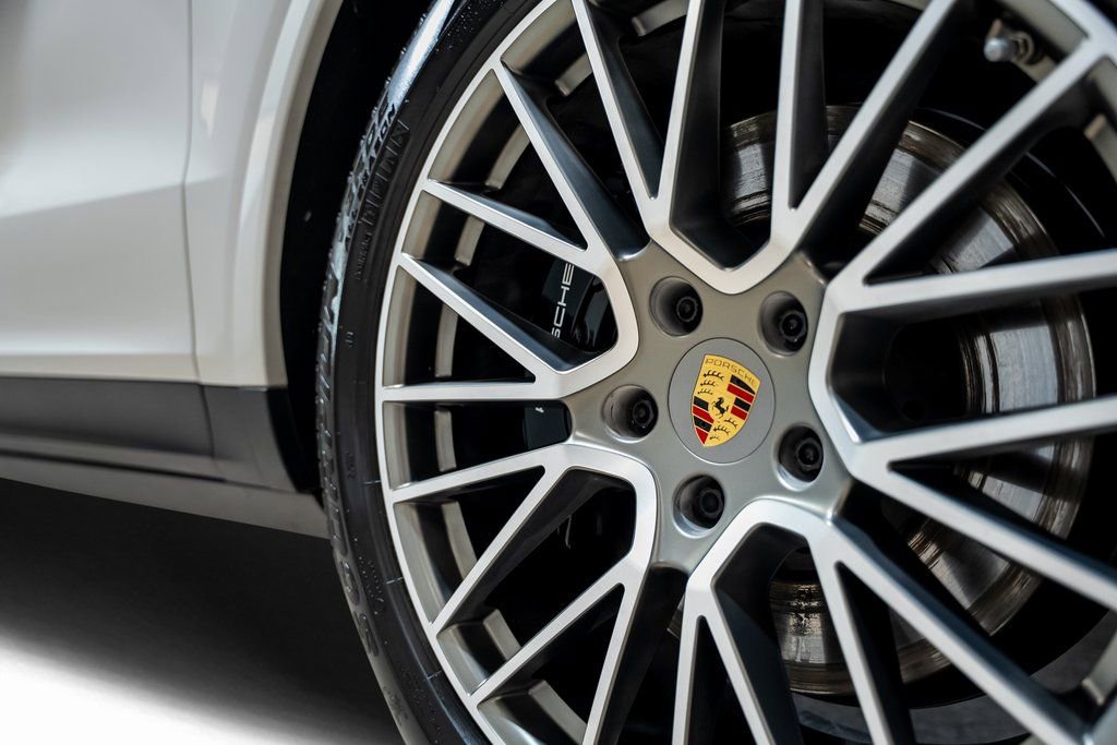 Used 2022 Porsche Cayenne S Platinum image 19