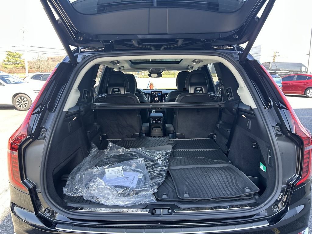 Certified 2025 Volvo XC90 T8 Ultra image 27