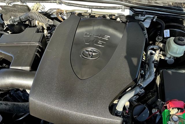 Used 2018 Toyota Tacoma SR5 AWD/4WD image 30