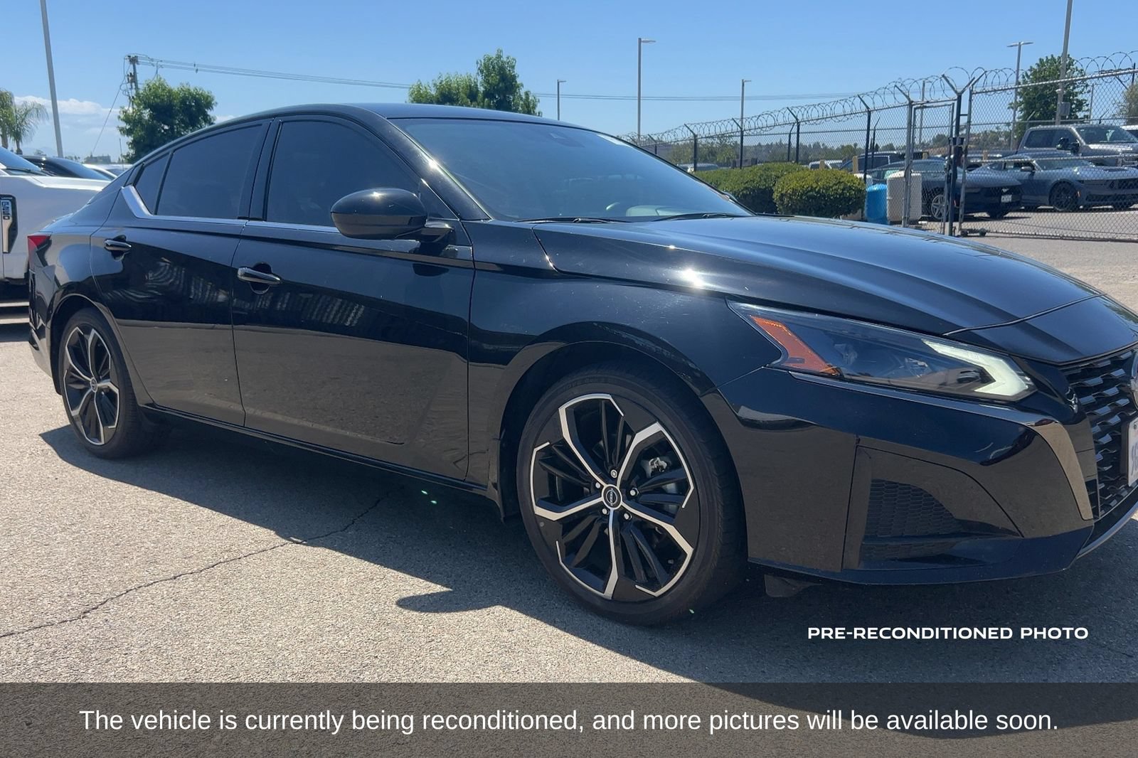 Used 2023 Nissan Altima 2.5 SR FWD image 3