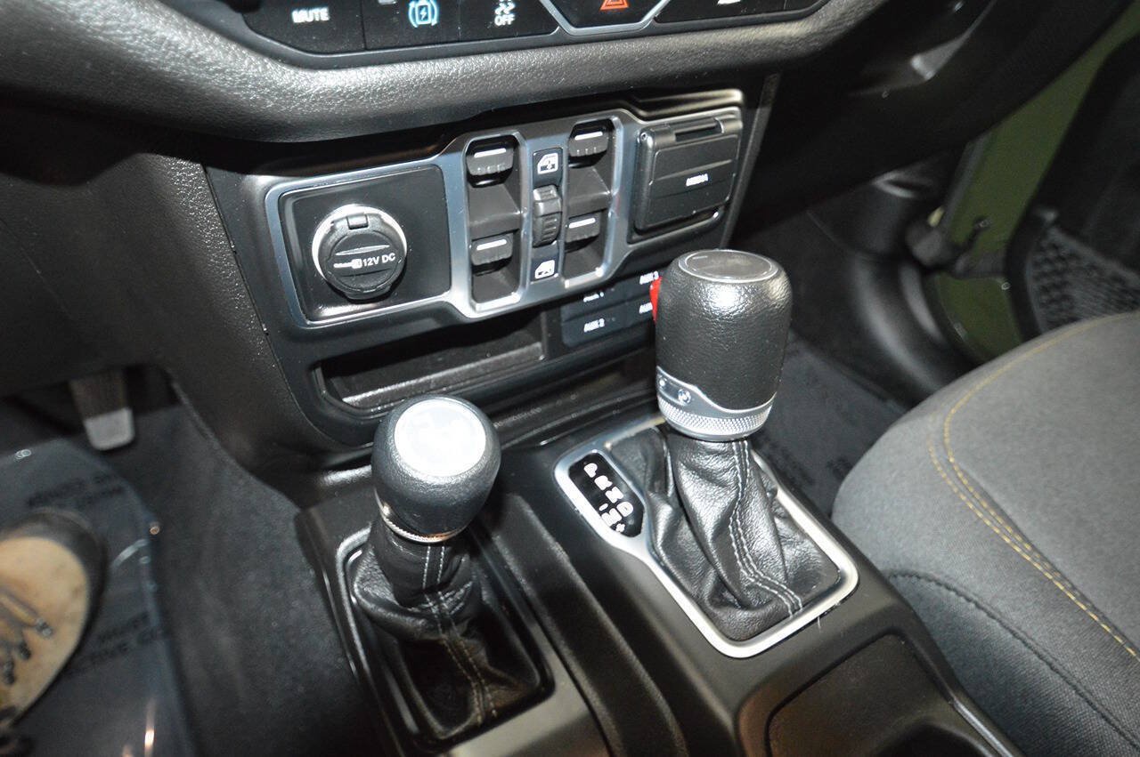 Used 2024 Jeep Wrangler Unlimited w/ Convenience Group AWD/4WD image 33