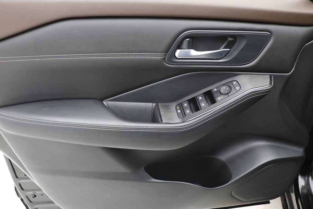 Used 2023 Nissan Rogue SV w/ SV Premium B Package image 13