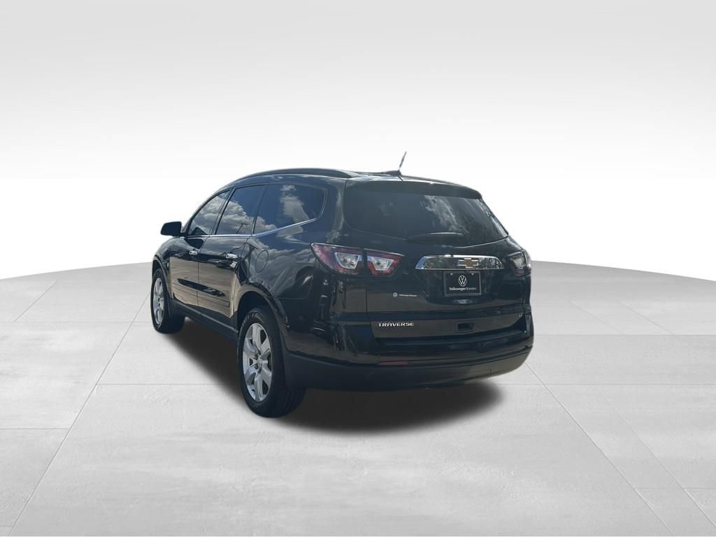 Used 2017 Chevrolet Traverse LT w/ Style and Technology Package image 3