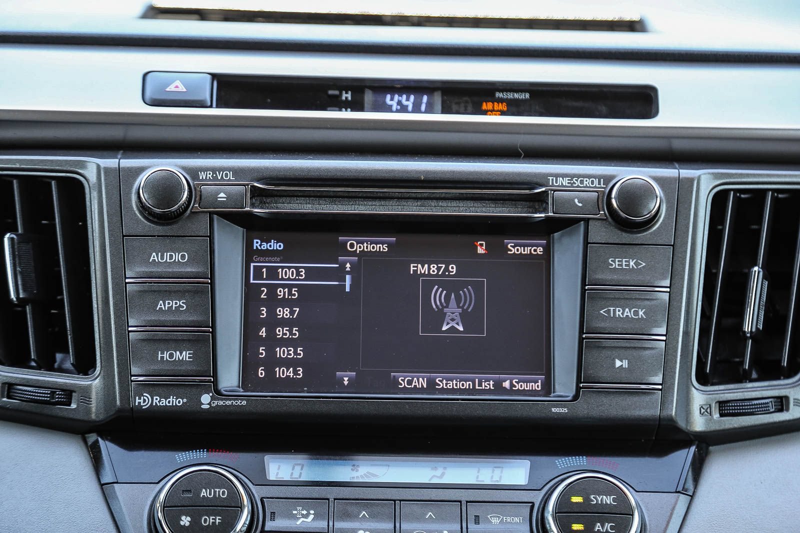 Used 2015 Toyota RAV4 XLE FWD image 17