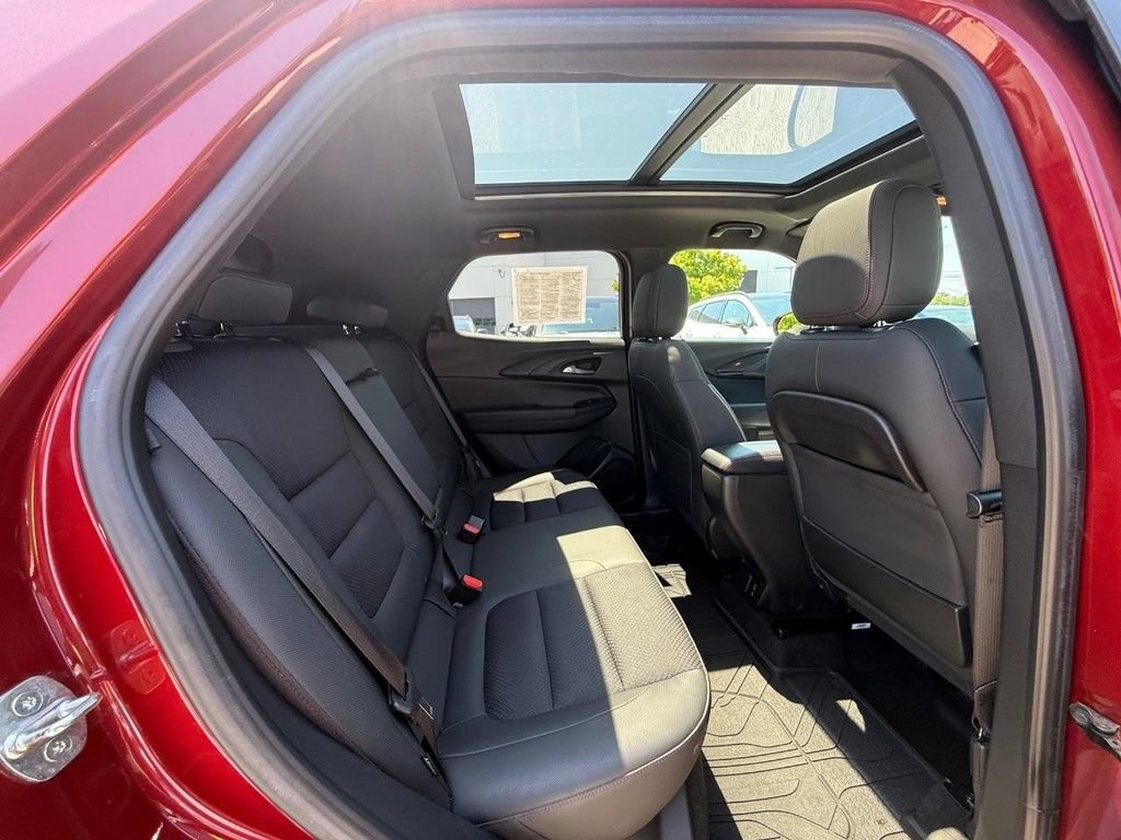 Used 2022 Chevrolet TrailBlazer RS w/ Sun and Liftgate Package FWD image 12