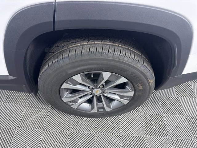 New 2026 Chevrolet Equinox LT w/ Safety and Technology Package FWD image 12