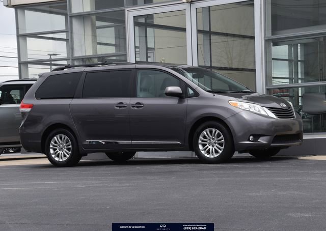 Used 2013 Toyota Sienna XLE FWD image 1