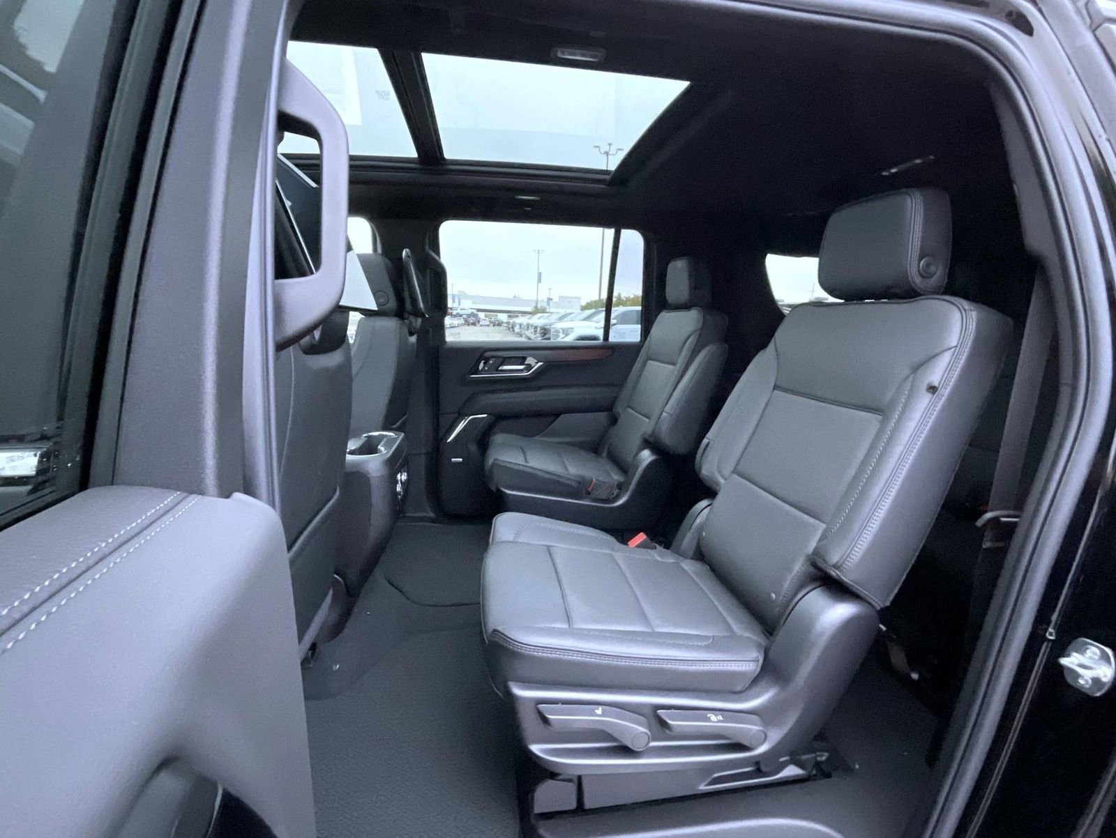 New 2026 GMC Yukon XL Denali w/ Denali Reserve Package image 19