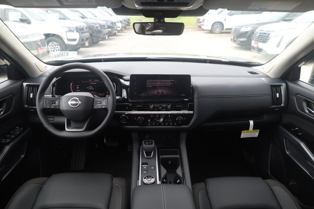 New 2026 Nissan Pathfinder SL w/ SL Premium Package AWD/4WD image 7