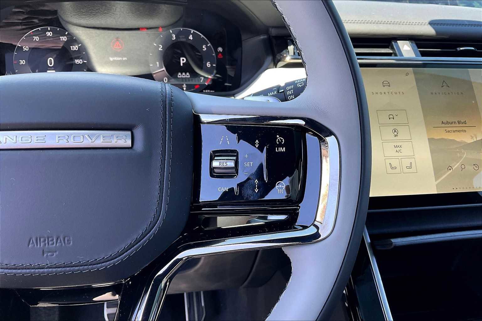 New 2026 Land Rover Range Rover Velar Dynamic SE image 18