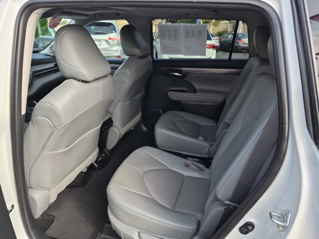 Used 2021 Toyota Highlander Limited AWD/4WD image 14