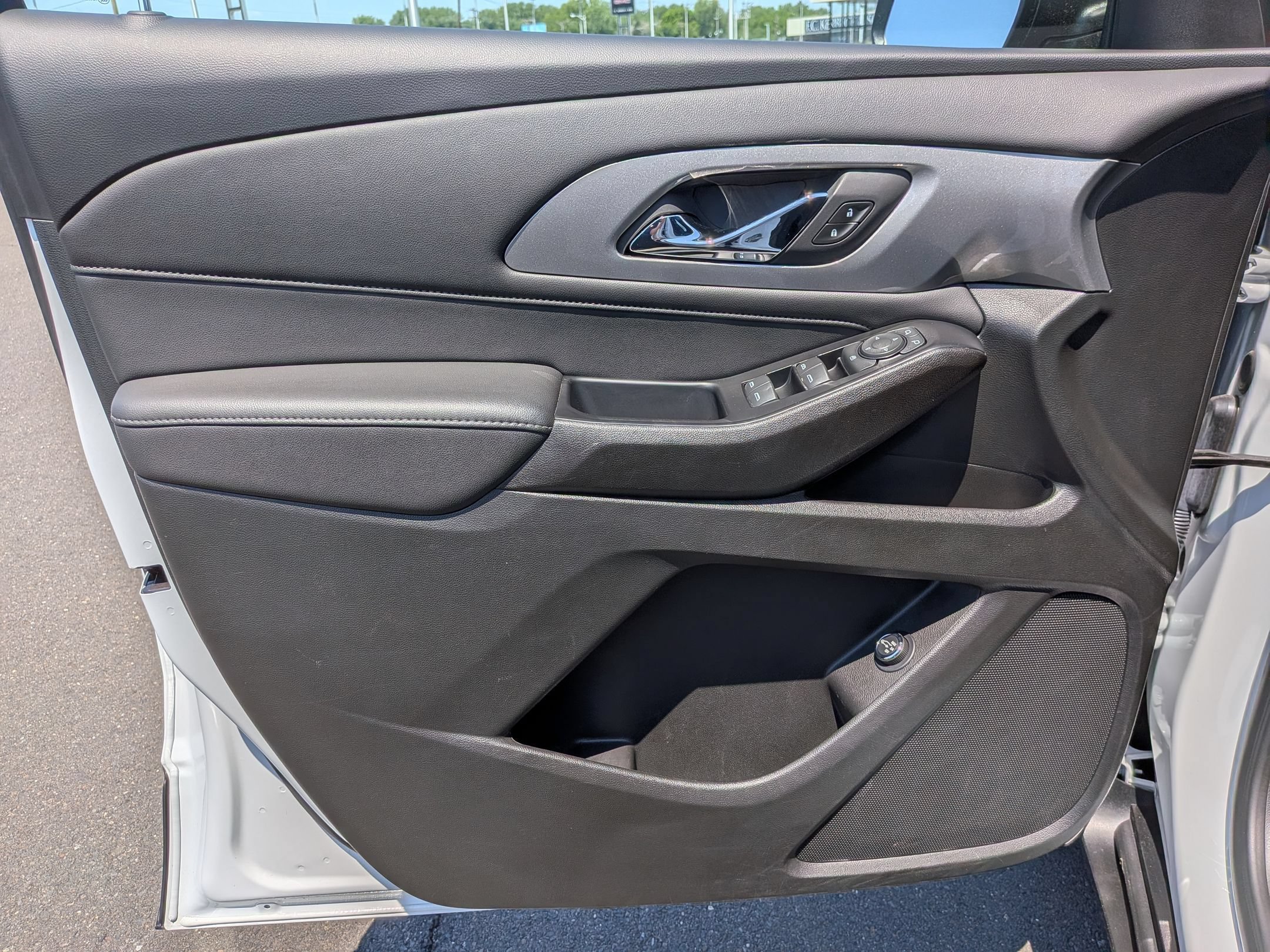 Certified 2023 Chevrolet Traverse LT FWD image 21