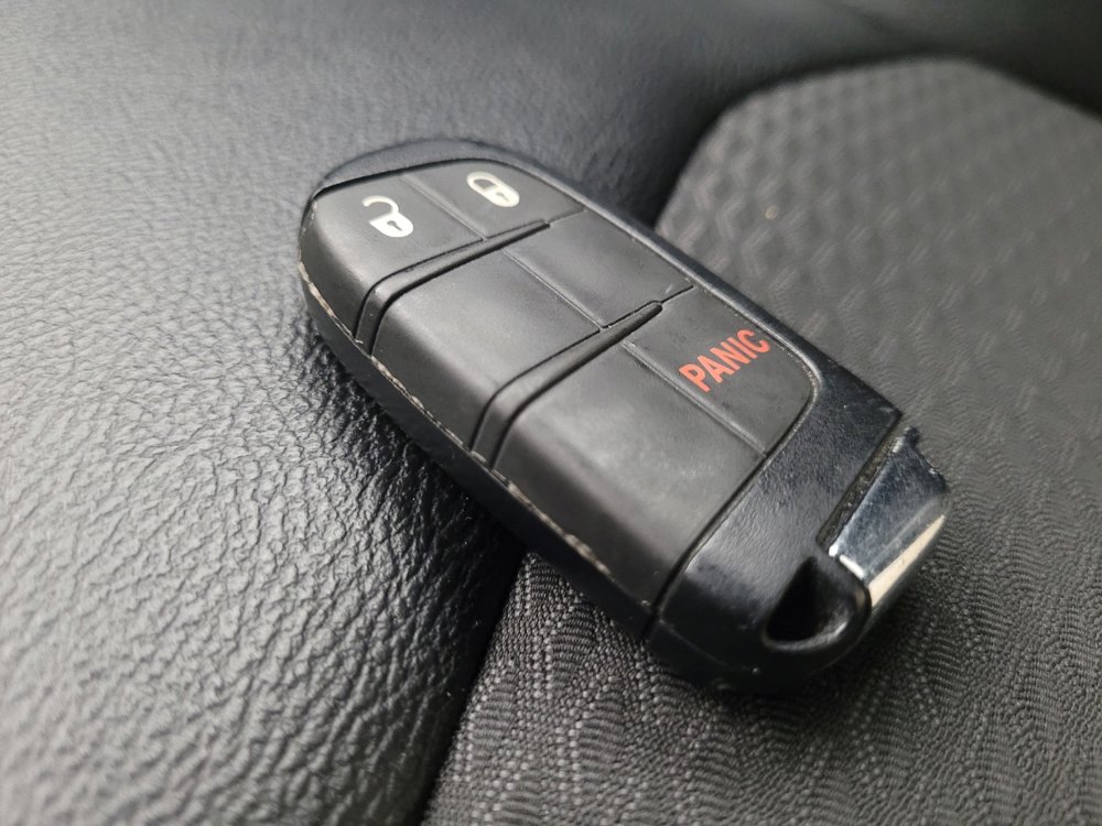 Used 2024 Jeep Compass Latitude image 32