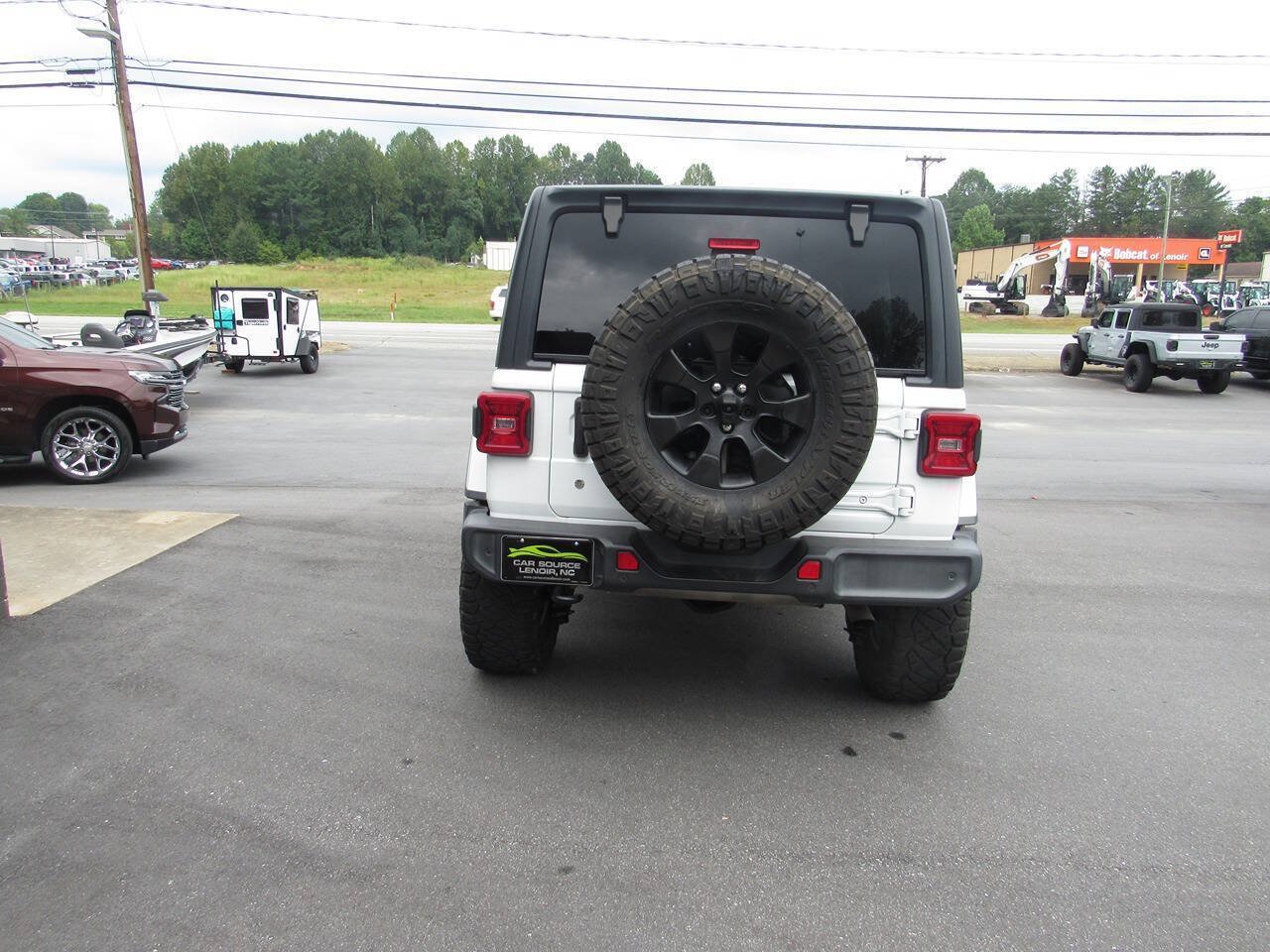 Used 2018 Jeep Wrangler Unlimited Sahara AWD/4WD image 5