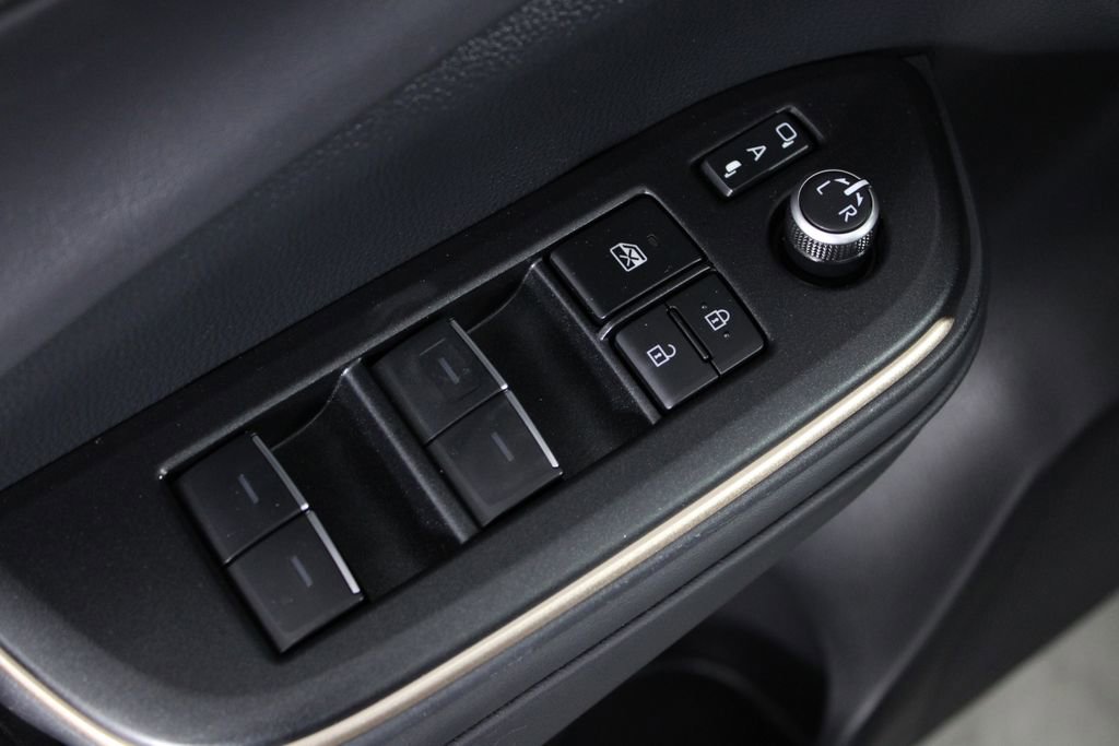 Used 2023 Toyota Crown Limited image 25
