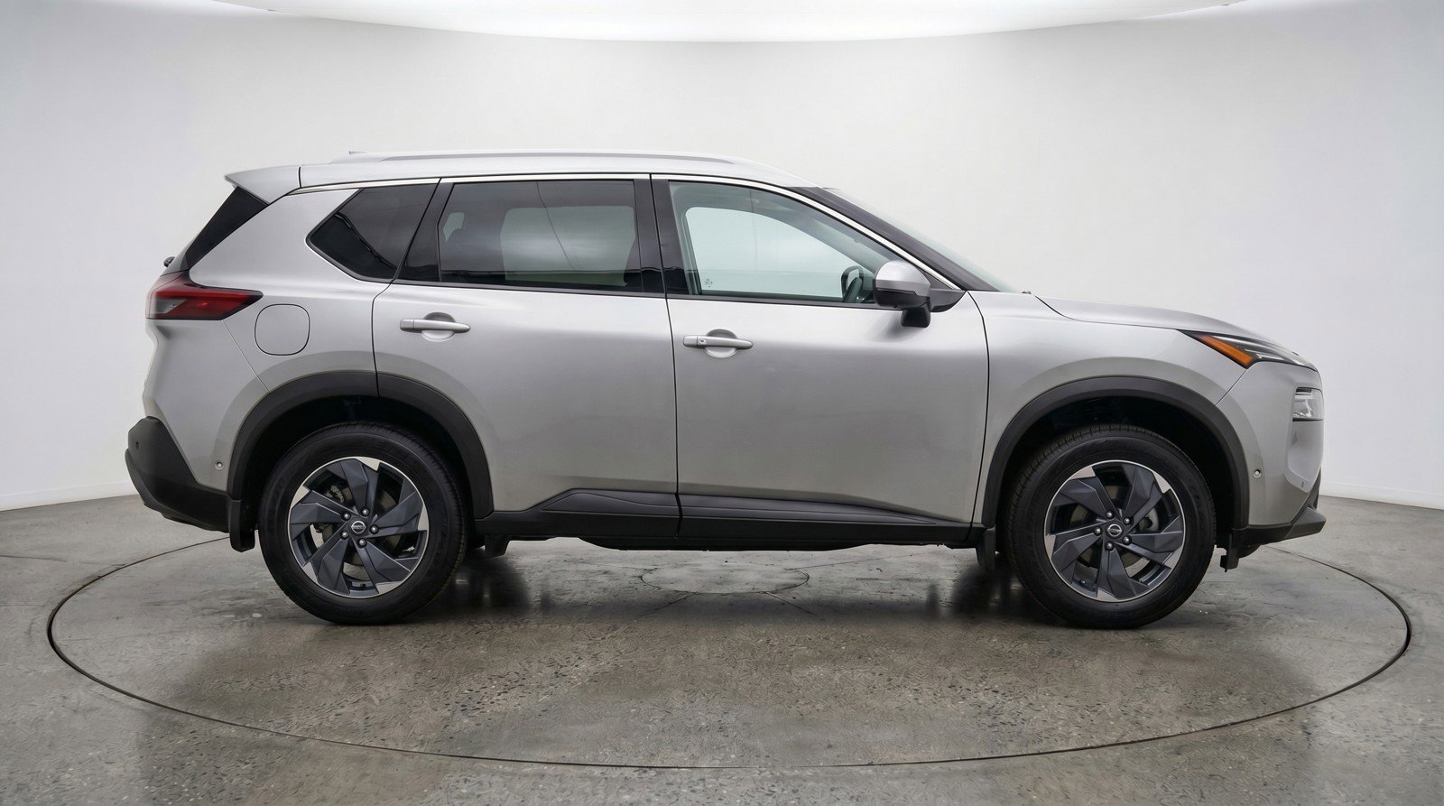 Used 2025 Nissan Rogue SV image 11
