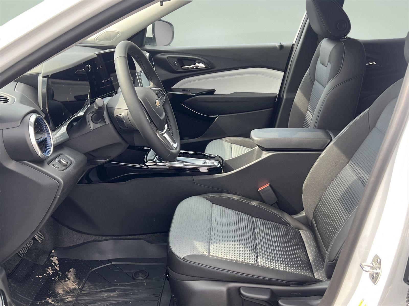 New 2026 Chevrolet Trax LT w/ Driver Confidence Package image 10