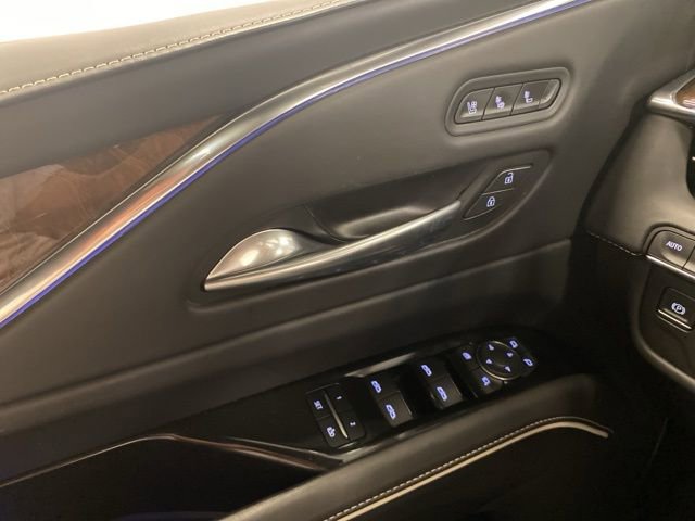 Used 2021 Cadillac Escalade Premium Luxury Platinum w/ Heavy-Duty Trailer Package image 19