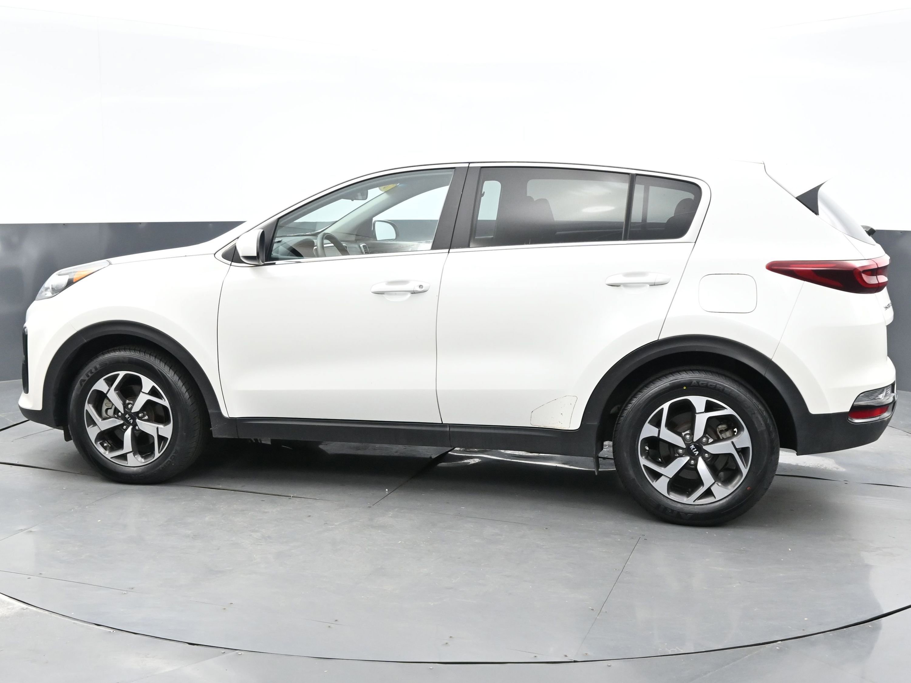 Used 2021 Kia Sportage LX image 4