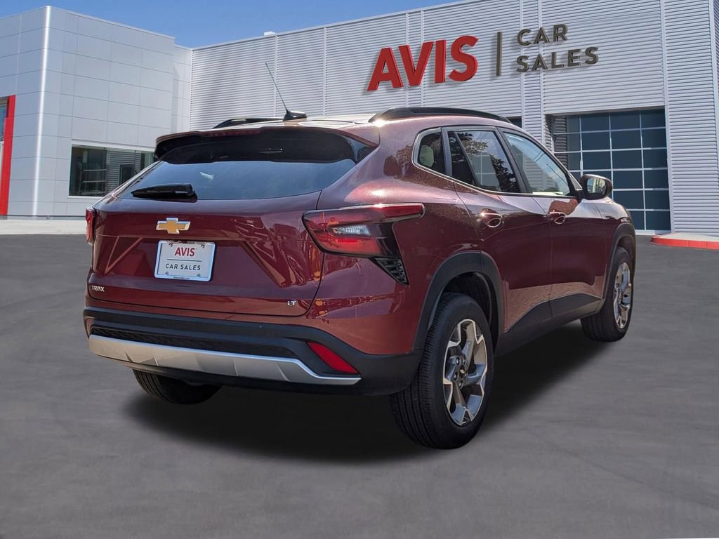 Used 2025 Chevrolet Trax LT w/ LT Convenience Package image 6