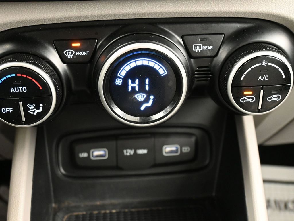 Used 2022 Hyundai Venue SEL image 26