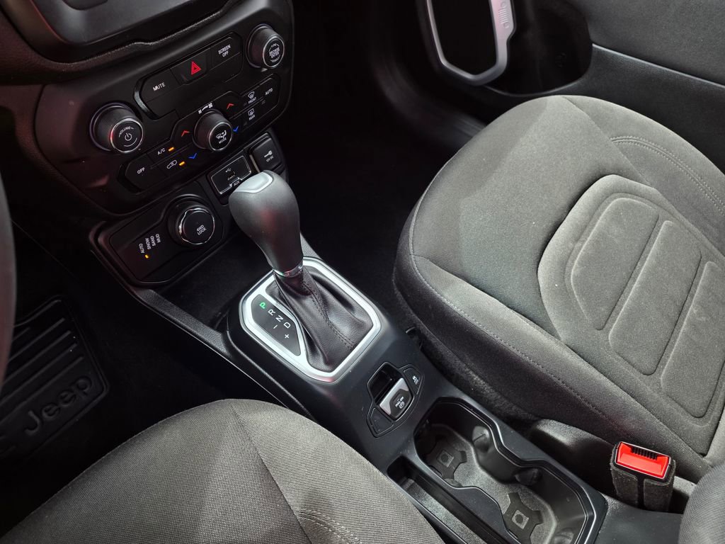 Used 2018 Jeep Renegade Latitude image 19