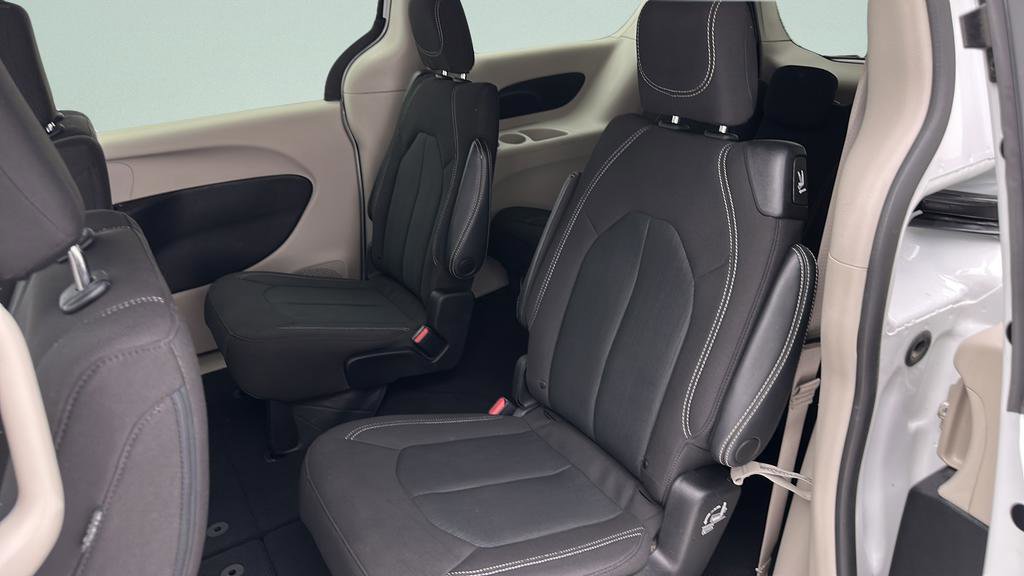 Used 2023 Chrysler Voyager LX FWD image 9