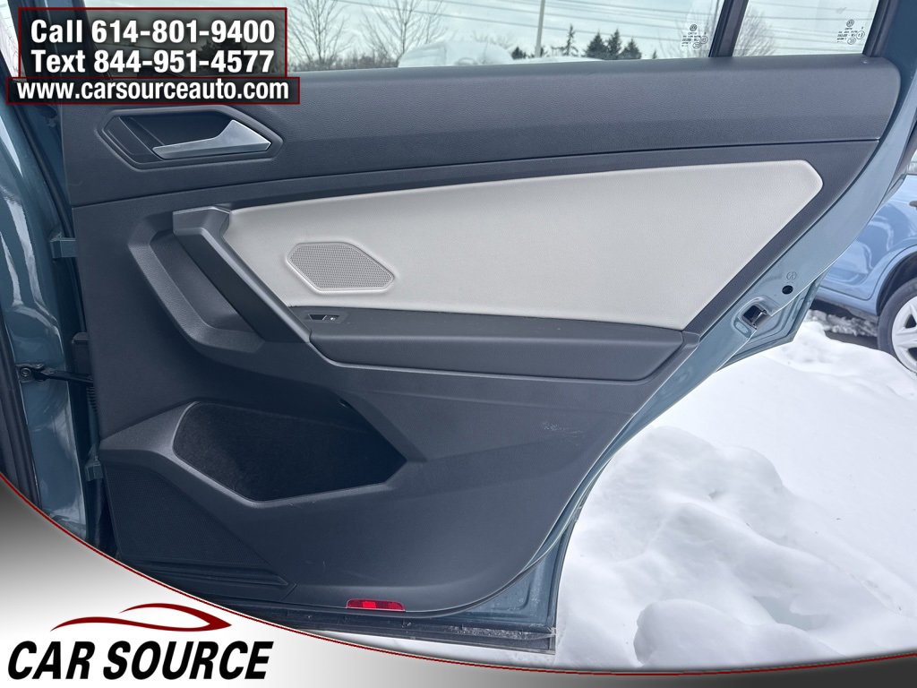Used 2021 Volkswagen Tiguan SE w/ Panoramic Sunroof Package image 15