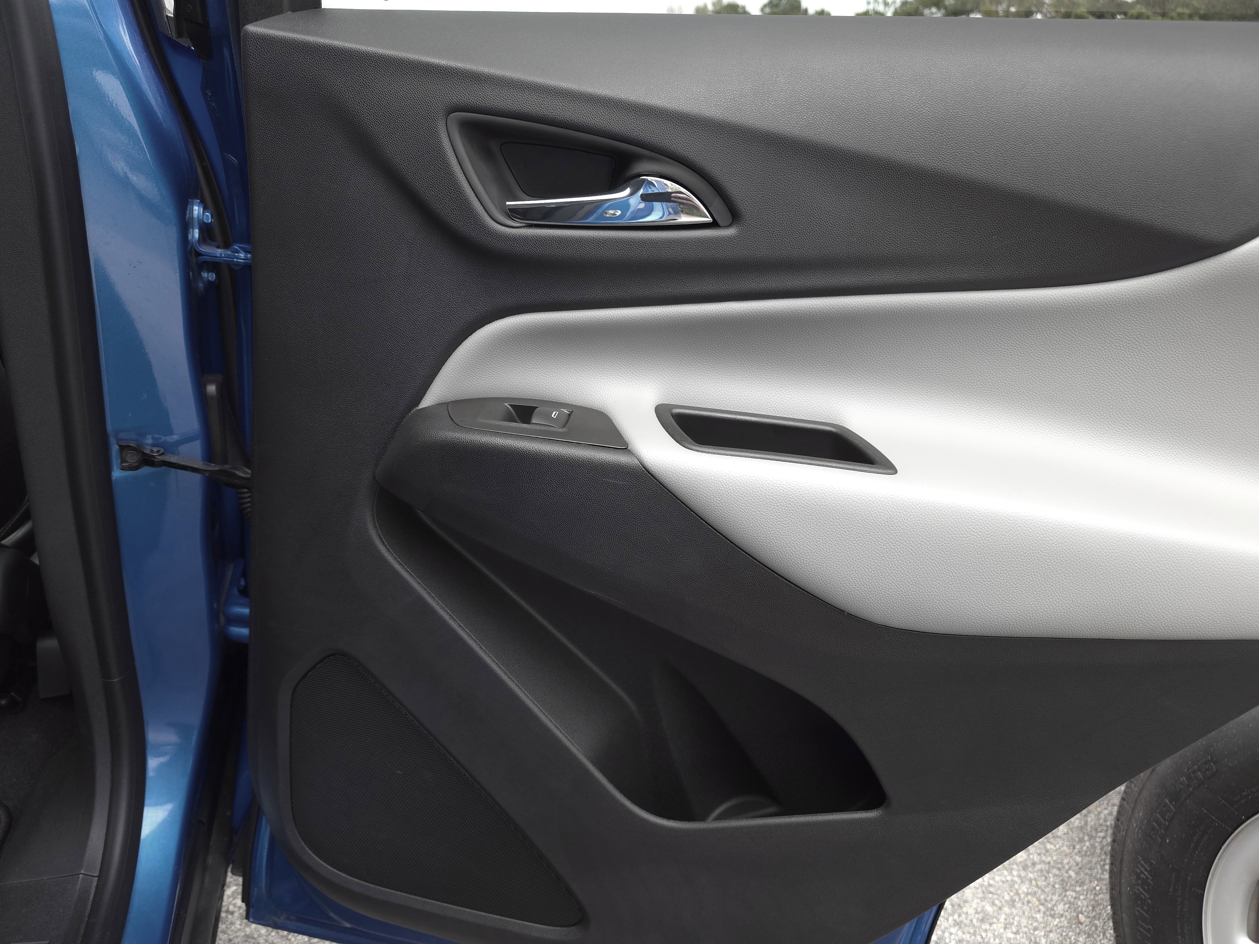 Used 2024 Chevrolet Equinox LS w/ LS Convenience Package image 32