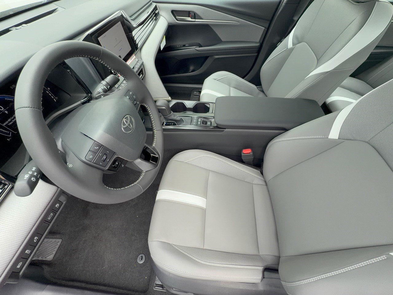 Used 2026 Toyota Camry SE FWD image 5