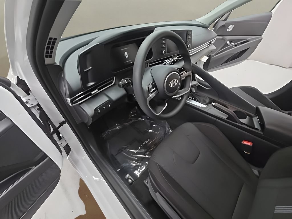 New 2026 Hyundai Elantra SE FWD image 13