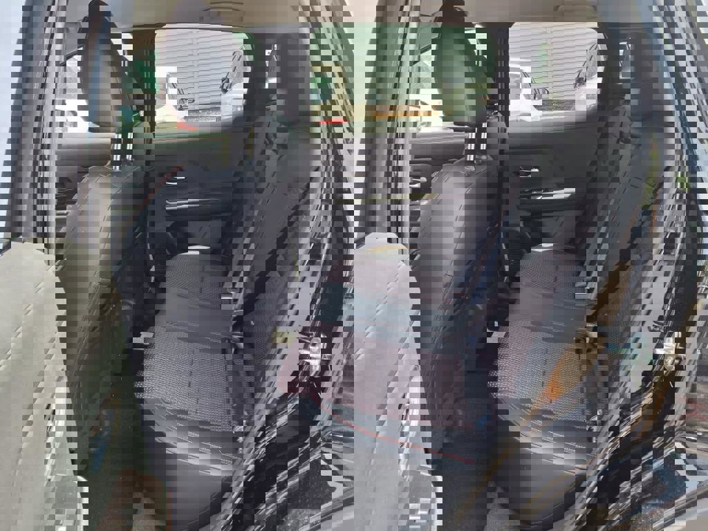 New 2025 Nissan Kicks SR image 6