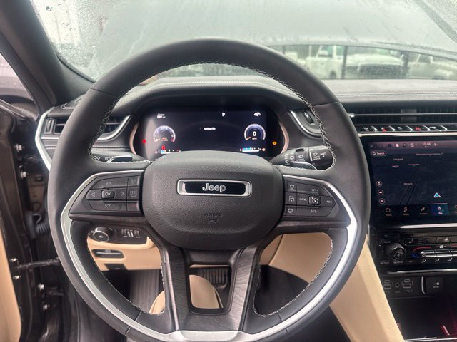 Used 2024 Jeep Grand Cherokee Limited AWD/4WD image 13